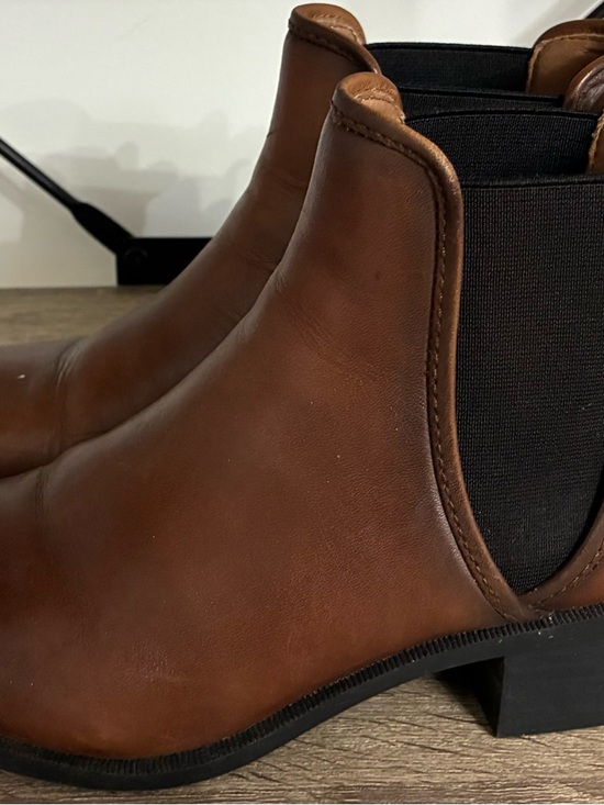 Steve Madden Shoes - Steve Madden Brown Leather Chelsea Ankle Boots with Black Elastic